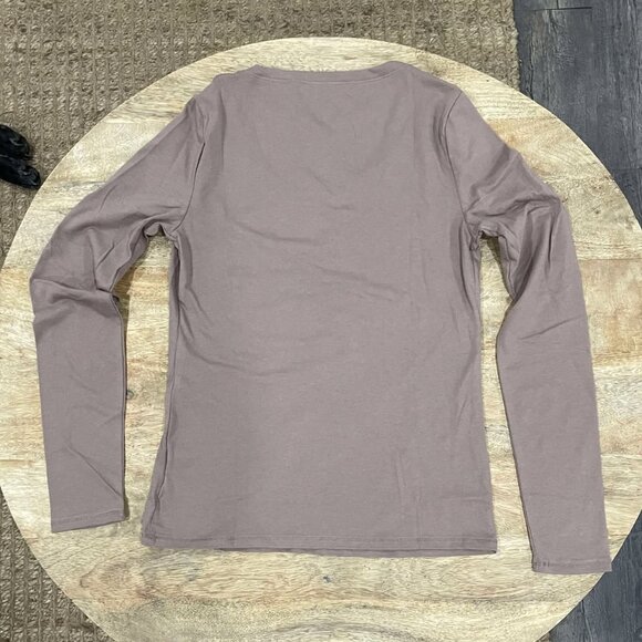 5/$20 NEW M Women's Mauve Scoop Neck Tee - Picture 2 of 3